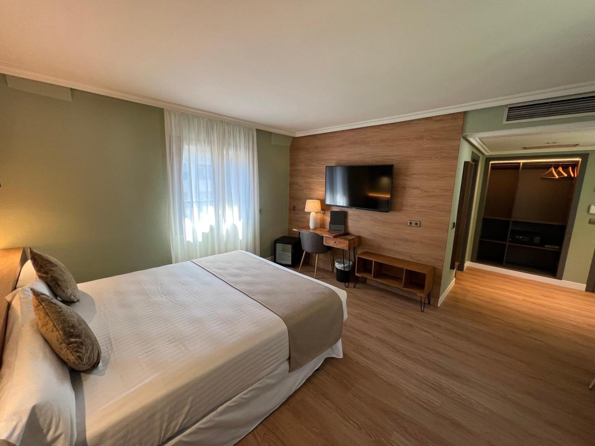 Yomo Imperial Hotel Sant Julia de Loria Exterior photo