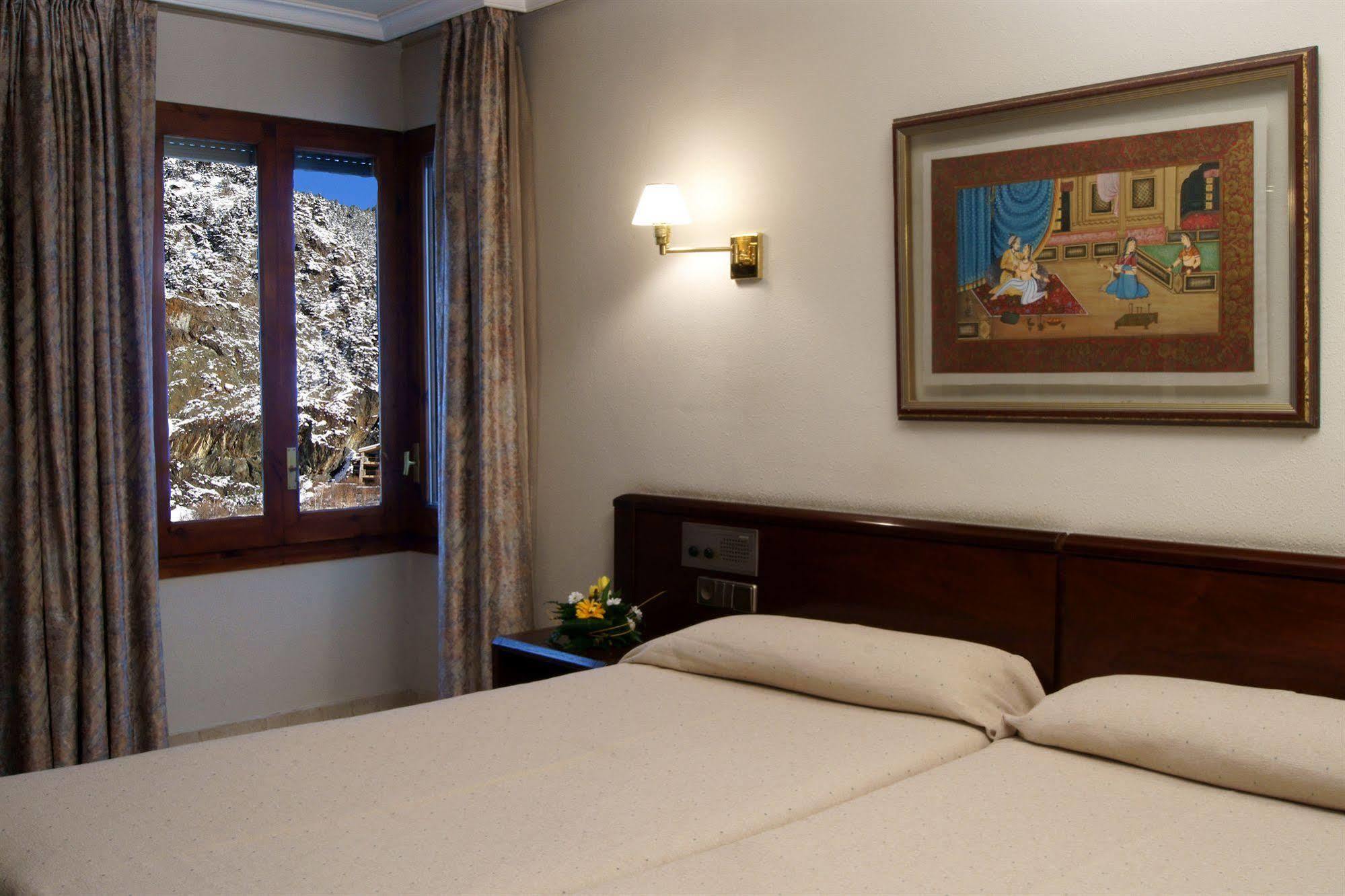 Yomo Imperial Hotel Sant Julia de Loria Room photo