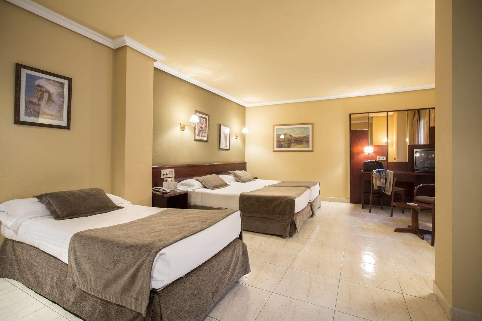 Yomo Imperial Hotel Sant Julia de Loria Exterior photo